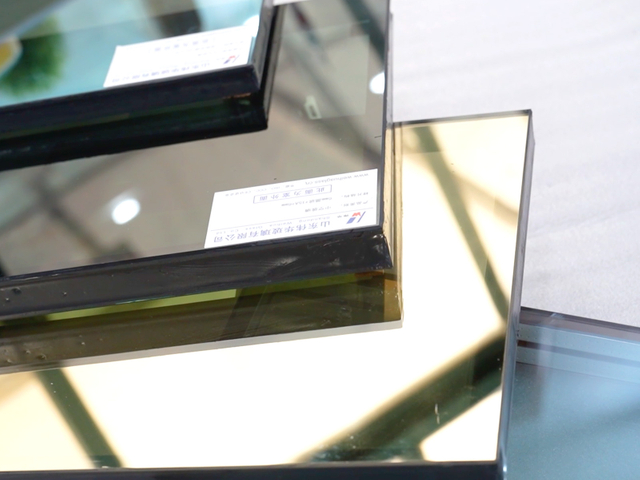 用于建筑应用的隔热和有色玻璃样品