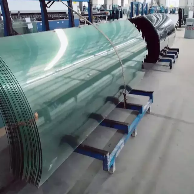用于中庭天窗、全景电梯和螺旋楼梯栏杆的定制弧形 夹层玻璃
